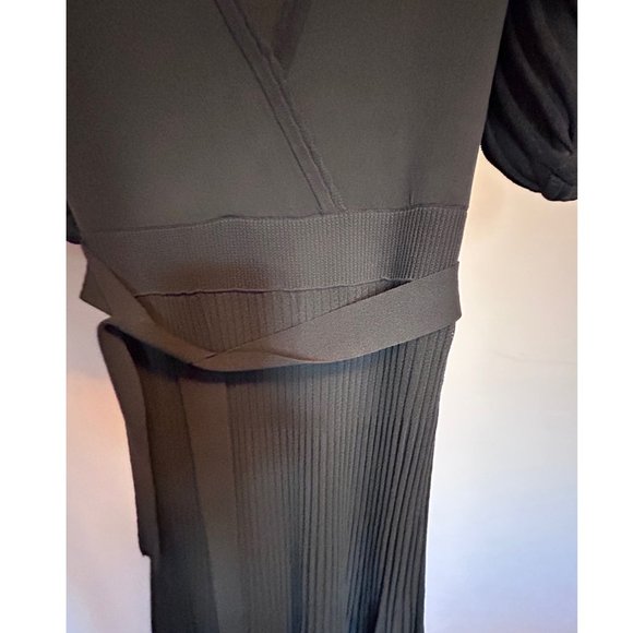 BCBGMaxAzria Dark Brown knit dress - Picture 5 of 5